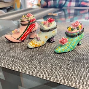 Vintage Victorian porcelain ceramic ring storage shoe set of three figurines